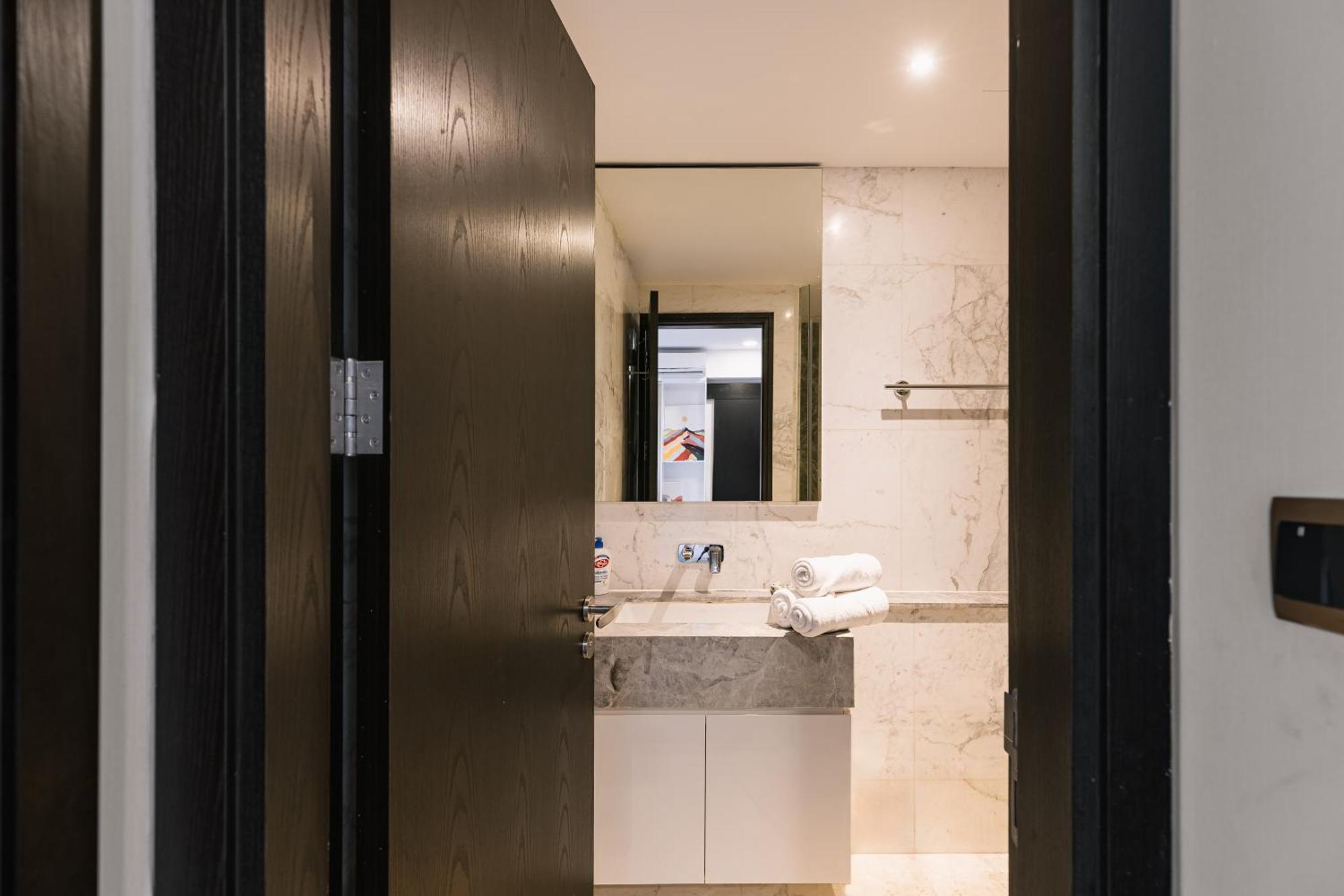 Exclusive 2-3 Bedroom Apartment In District 1 Free Pool Gym Sauna Хошимін Екстер'єр фото